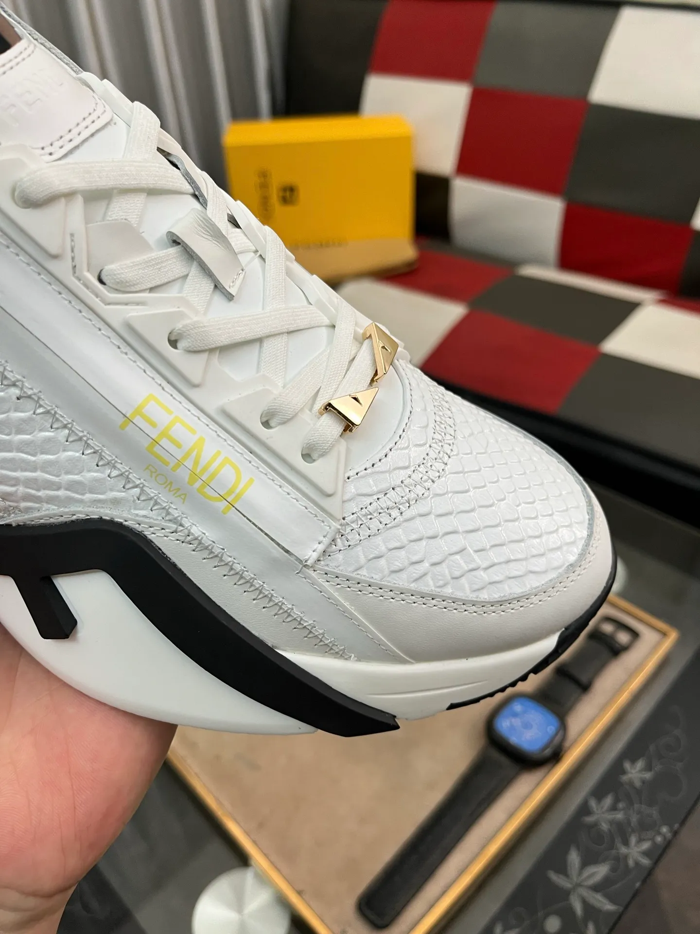 Men's Men's Shoes💰540⌚️⌚️【FENDI】FENDI high-tops are classic and comfortable for men. This complex sneaker is made of soft calfskin➕genuine leather lining➕original ultra-light rubber material with rough outsole. This unique and thin style is suitable for the casual and refined sensibility of this season. It is comfortable and natural on the feet. It is an everyday style for casual travel in autumn and winter! 38−444️⃣colors available